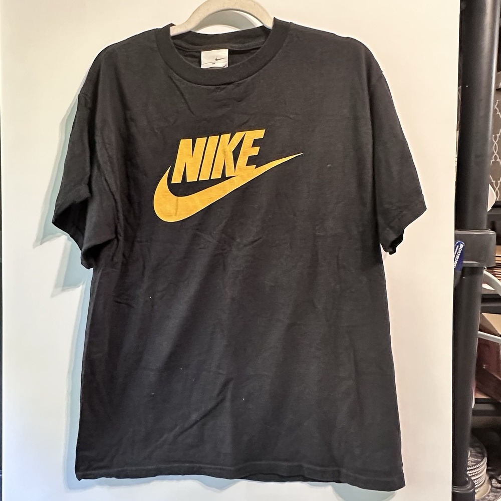 Nike Sportswear Futura Logo T Shirt Black Gold Swoosh Mens Size M Cotton Tee